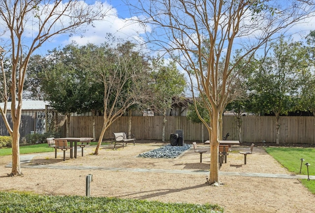 10967 Cannes Memorial Dr, Houston, TX 77043 - view of yard