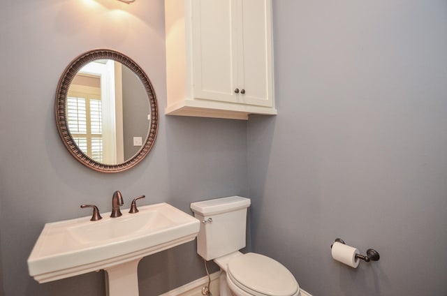 626 E 22nd St, Houston, TX 77008 - half bath featuring toilet and baseboards
