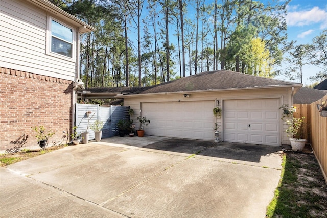3919 Park Circle Way, Houston, TX 77059 - garage featuring concrete driveway