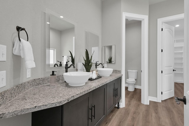 2172 Greentree Dr, Huntsville, TX 77340 - full bath featuring double vanity, wood finished floors, and a spacious closet