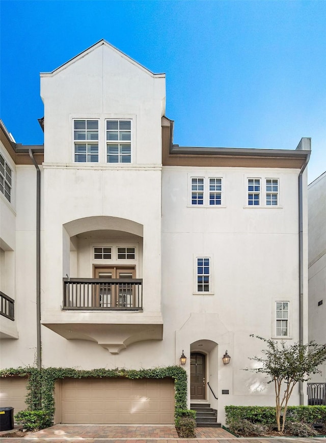 1048 W 21st St, Houston, TX 77008 - view of front of property with a balcony, stucco siding, and a garage