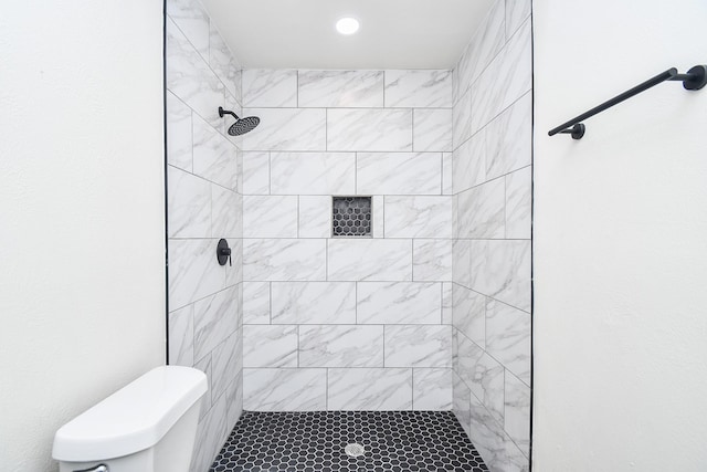 14511 Lourdes Dr, Houston, TX 77049 - bathroom featuring tiled shower and recessed lighting