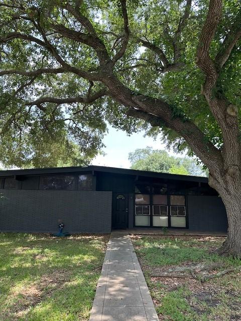 3900 Aggie Dr, Bay City, TX 77414 - view of front of house