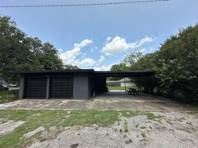3900 Aggie Dr, Bay City, TX 77414 - garage featuring a detached garage