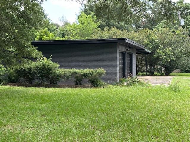 3900 Aggie Dr, Bay City, TX 77414 - view of side of home with a yard