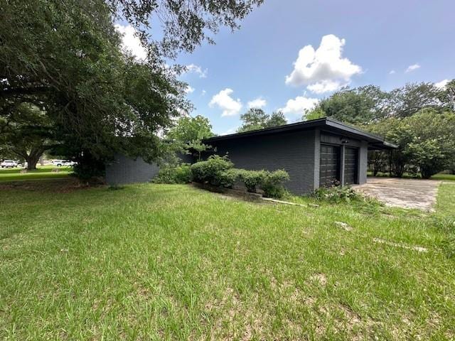 3900 Aggie Dr, Bay City, TX 77414 - view of grassy yard featuring an attached garage