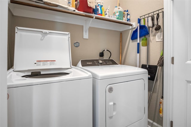 975 S S Cv, Crystal Beach, TX 77650 - laundry room with washer and clothes dryer