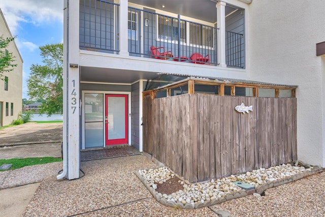 1437 Bowsprit Pt, Willis, TX 77318 - property entrance featuring a balcony and stucco siding