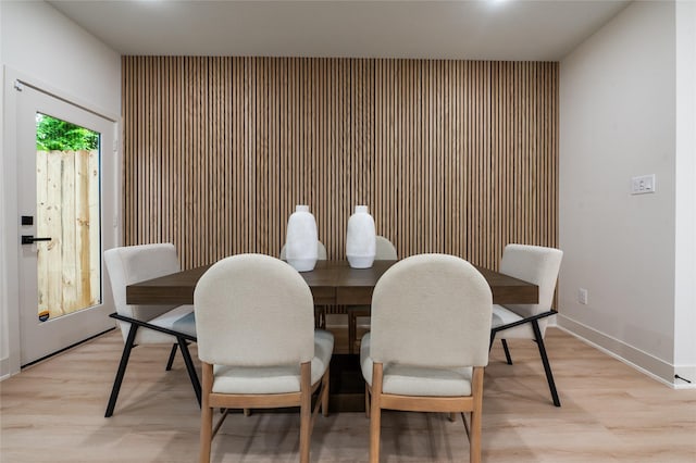 8122 Corinth St, Houston, TX 77051 - dining space with light wood-style flooring and baseboards