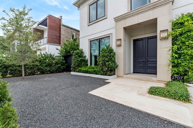 2707 Westgrove Ln, Houston, TX 77027 - entrance to property featuring stucco siding