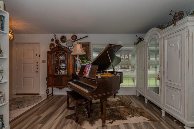 5975 Meadow Way, Beaumont, TX 77707 - sitting room featuring wood finished floors and baseboards