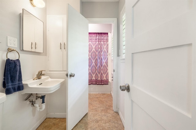 420 Hale St, Lexington, TX 78947 - bathroom with baseboards