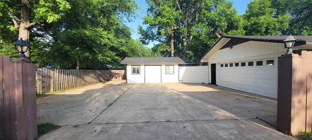 413 S Temple Dr, Diboll, TX 75941 - garage with concrete driveway