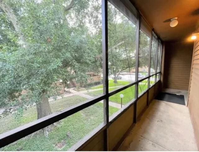 10555 Turtlewood Ct Unit 2303, Houston, TX 77072 - unfurnished sunroom featuring concrete flooring