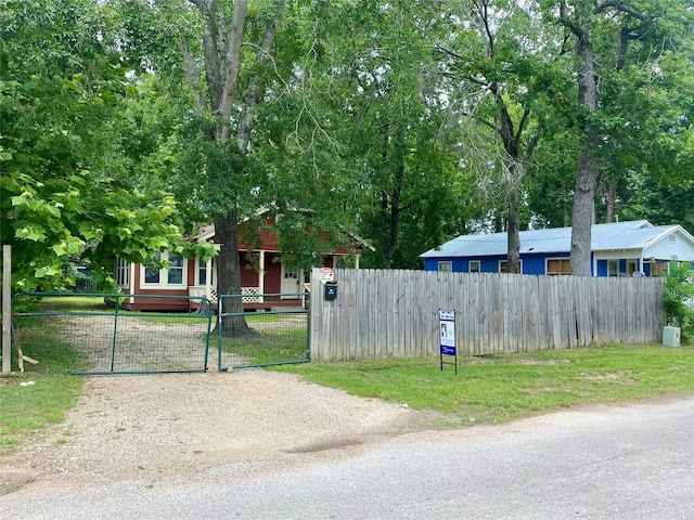212 Harding Ave, Cleveland, TX 77327 - view of front of home featuring a gate and a fenced front yard