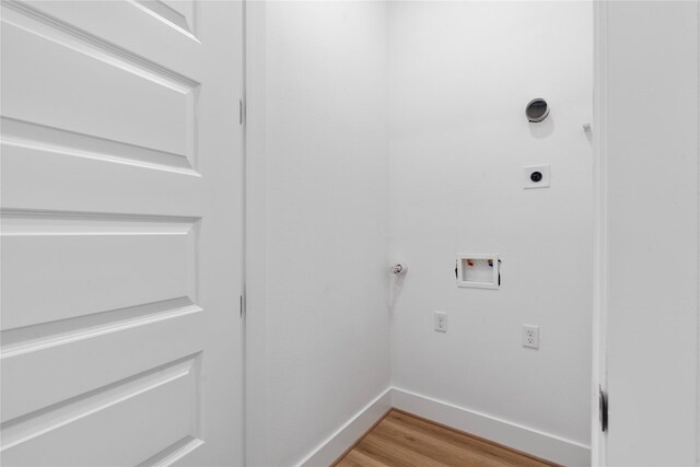 6907 Conley St, Houston, TX 77021 - laundry room featuring washer hookup, hookup for an electric dryer, light wood-type flooring, and hookup for a gas dryer