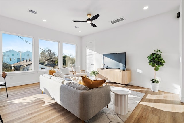 6907 Conley St, Houston, TX 77021 - living room featuring a ceiling fan, light wood-style floors, and recessed lighting