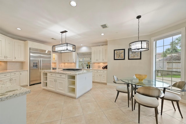 15431 Greens Cove Way, Houston, TX 77059 - kitchen with appliances with stainless steel finishes, a chandelier, open shelves, crown molding, and backsplash