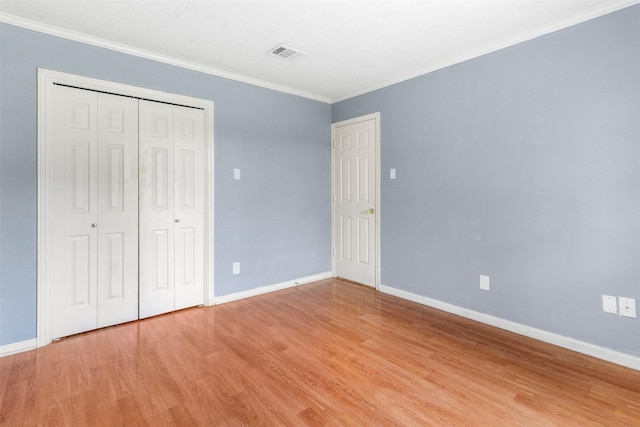 1418 Louisiana Ave, Pasadena, TX 77536 - unfurnished bedroom with light wood finished floors, a closet, and crown molding