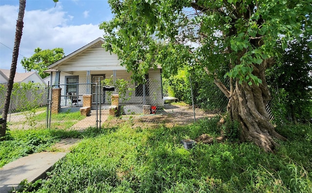 7023 Bonham St, Houston, TX 77020 - view of front of house featuring covered porch and a gate