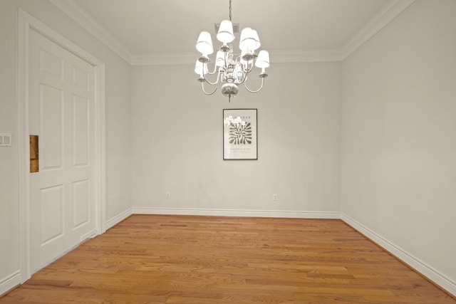 1931 Woodbury St, Houston, TX 77030 - empty room featuring a chandelier, light wood-type flooring, and crown molding
