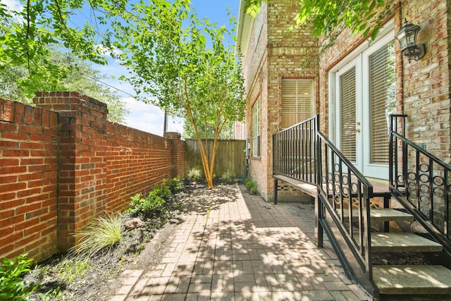 1931 Woodbury St, Houston, TX 77030 - fenced backyard featuring a patio area