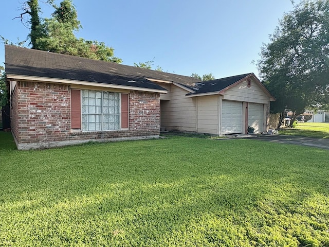 13314 N Thorntree Dr, Houston, TX 77015 - ranch-style house featuring a front yard, brick siding, and a detached garage