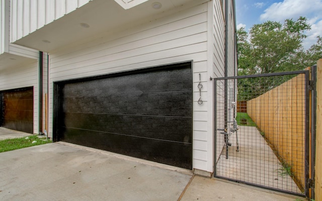 1616 Benson St, Houston, TX 77020 - garage with a gate