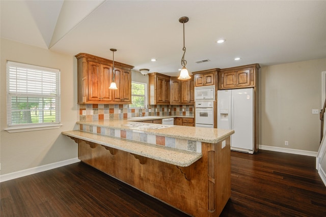238 Horse Shoe Trl, Angleton, TX 77515 - kitchen featuring white appliances, a peninsula, dark wood-style flooring, tasteful backsplash, and recessed lighting