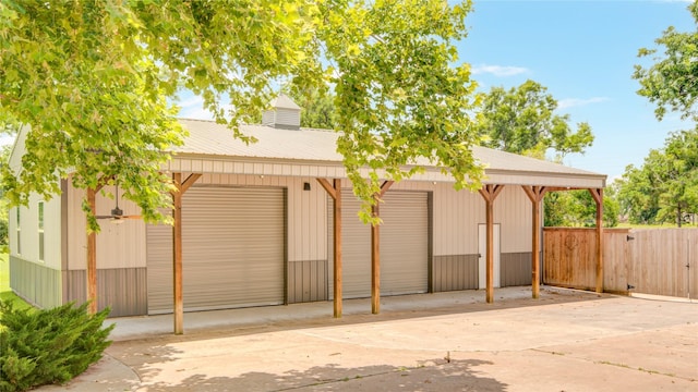 238 Horse Shoe Trl, Angleton, TX 77515 - view of detached garage