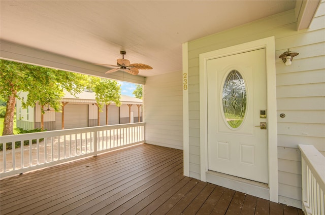 238 Horse Shoe Trl, Angleton, TX 77515 - entrance to property with ceiling fan