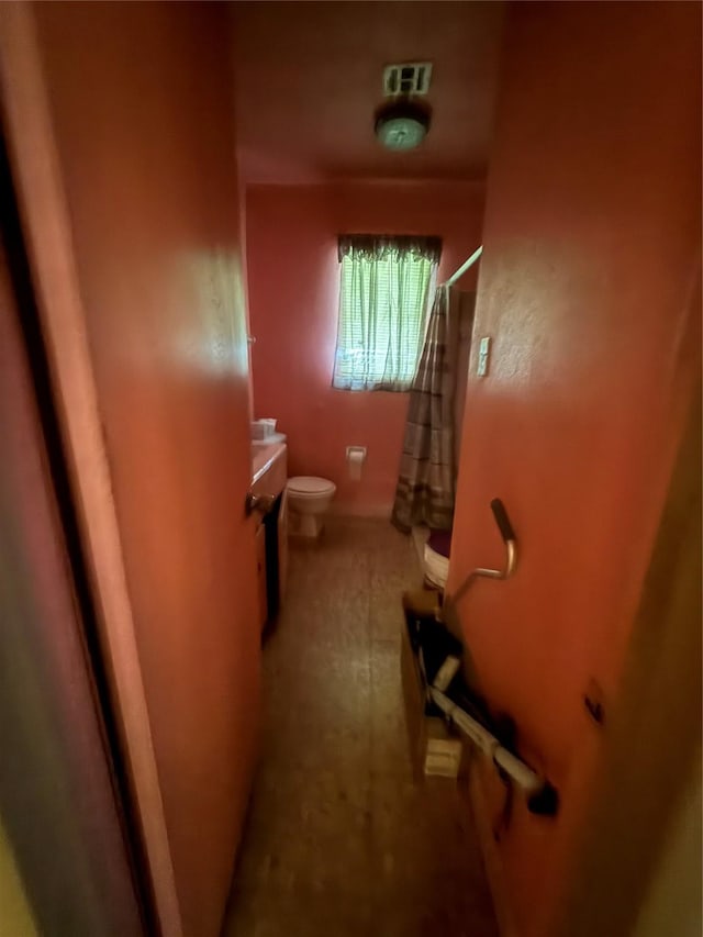 4830 Teton St, Houston, TX 77033 - full bath featuring toilet and a shower with shower curtain