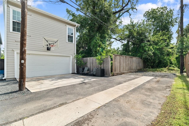 344 W 27th St, Houston, TX 77008 - garage featuring driveway