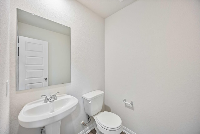 16853 Needlepoint Dr, Conroe, TX 77302 - half bathroom featuring a sink and toilet