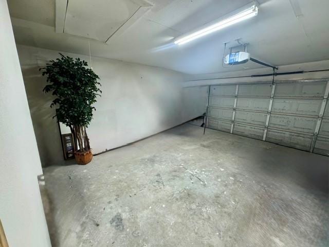 108 Audubon Woods Dr, Richwood, TX 77531 - garage featuring a garage door opener