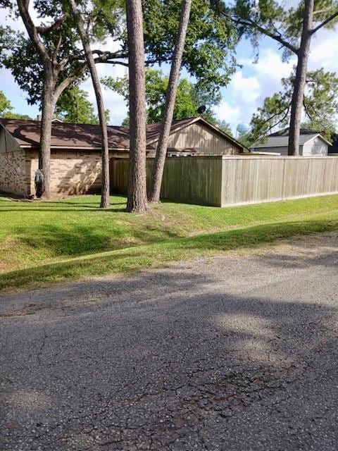 903 Happy Holw, Sweeny, TX 77480 - view of yard