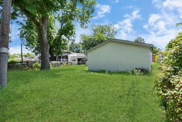 8221 Hezekiah Ln, Houston, TX 77088 - view of yard