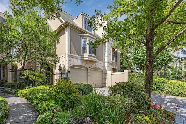 2 S Briar Hollow Ln Unit 2, Houston, TX 77027 - photo 2