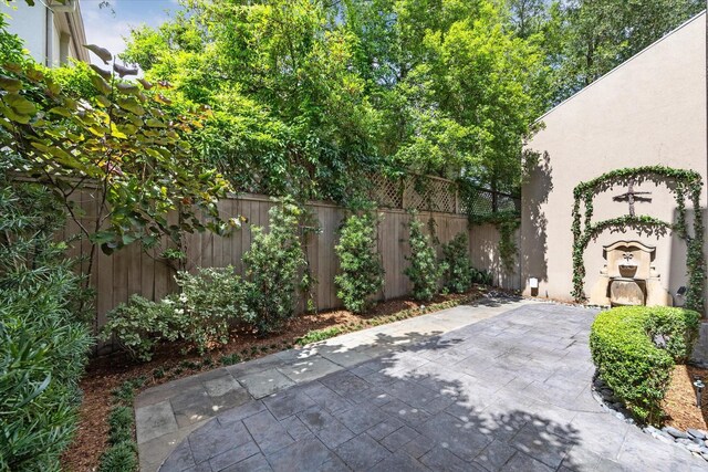 2 S Briar Hollow Ln Unit 2, Houston, TX 77027 - photo 32
