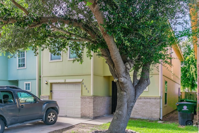 4942 N Cancun Dr, Houston, TX 77045 - photo 1