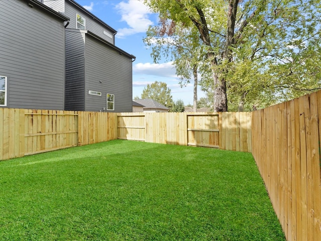 1604 Mary St, Houston, TX 77026 - view of fenced backyard