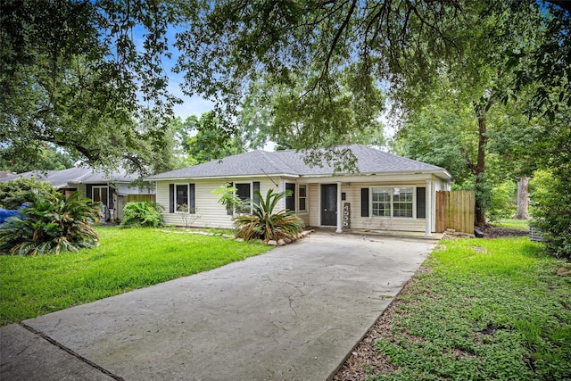 4535 Clermont Ave, Groves, TX 77619 - ranch-style house with driveway
