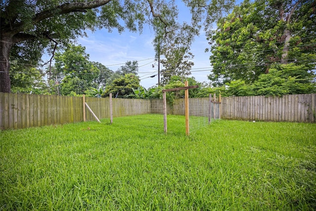 4535 Clermont Ave, Groves, TX 77619 - view of fenced backyard