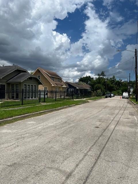 5401 N Capitol St N, Houston, TX 77011 - view of asphalt street featuring curbs, sidewalks, and street lighting