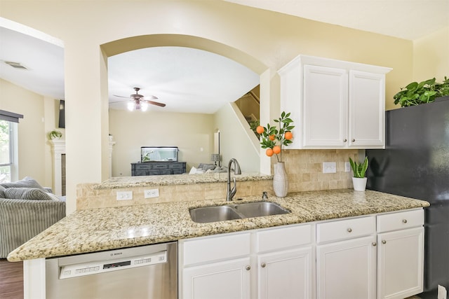 227 Fairwind Trail Dr, The Woodlands, TX 77385 - kitchen with stainless steel appliances, ceiling fan, decorative backsplash, and light stone countertops