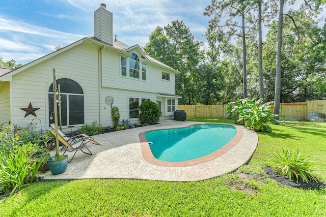 227 Fairwind Trail Dr, The Woodlands, TX 77385 - view of swimming pool with a patio area and a fenced backyard