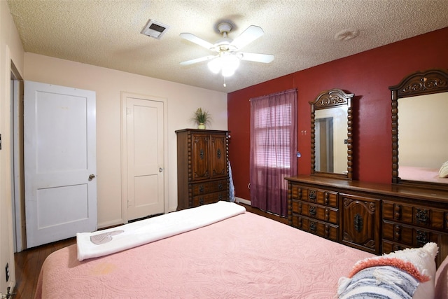 3614 Billingsley St, Houston, TX 77009 - bedroom with a textured ceiling, wood finished floors, and ceiling fan
