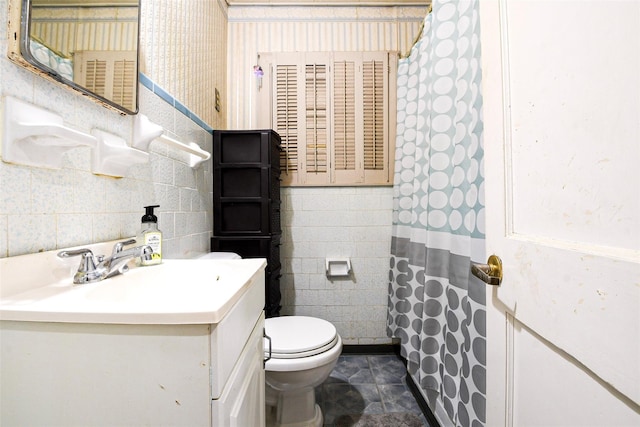 3614 Billingsley St, Houston, TX 77009 - full bath featuring vanity, tile walls, and a shower with curtain