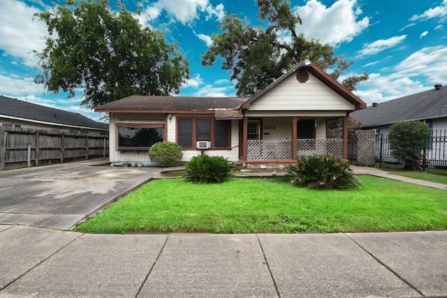 3614 Billingsley St, Houston, TX 77009 - view of front facade with a porch