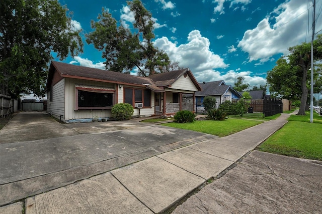 3614 Billingsley St, Houston, TX 77009 - ranch-style house with covered porch and cooling unit